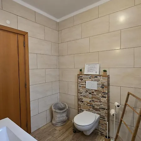 Fred E Kika Holidays * 波尔蒂芒