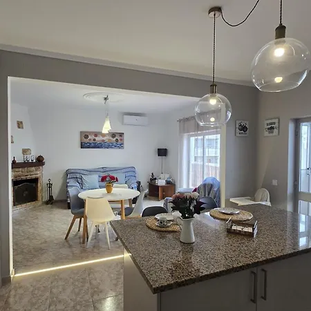 Fred E Kika Holidays * 波尔蒂芒