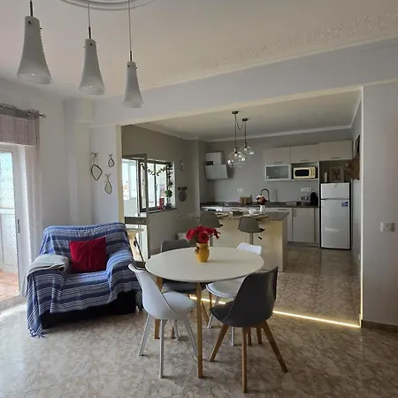 Fred E Kika Holidays פורטימאו